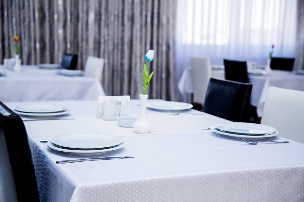 Astola Hotel باكو المظهر الخارجي الصورة